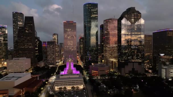 ヒューストンテキサスのスカイラインを夜に素晴らしい景色 テキサス州ヒューストン 2022年10月30日 — ストック動画