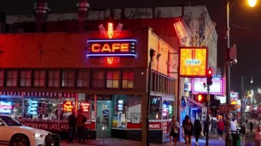 Beale Street Memphis 'teki gece hayatı - şehirde popüler bir yer - MEMPhis, TENNESSEE - Kasım 07, 2022