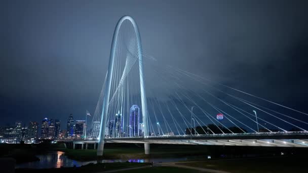 Мост Маргарет Хант Хилл Далласе Техас Ночью Даллас Текса Октябрь — стоковое видео