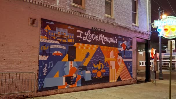 私はメンフィスのビール通りにあるメンフィスの壁画が大好きです ブルースとロック音楽の家 Memphis Tennesee 11月07 2022 — ストック動画