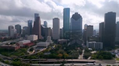 Houston Teksas silueti sisli bir günde - HOUSTON, TEXAS - Kasım 01, 2022