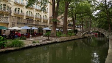 San Antonio 'daki ünlü sahil yürüyüşü popüler bir yerdir - SAN ANTONIO, TEXAS - Kasım 01, 2022