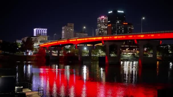 Little Rock Arkansas Con Sus Coloridos Puentes Noche Little Rock — Vídeo de stock