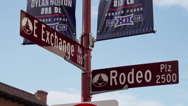 Börs Och Rodeo Gatuskyltar Fort Worth Stockyards Det Historiska Distriktet — Stockvideo