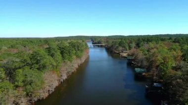 Caddo Gölü Eyalet Parkı 'ndaki Büyük Cypress Bayou Nehri - hava manzarası