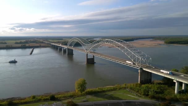 Мост Эрнандо Сото Мемфисе Через Реку Миссисипи Вид Воздуха — стоковое видео