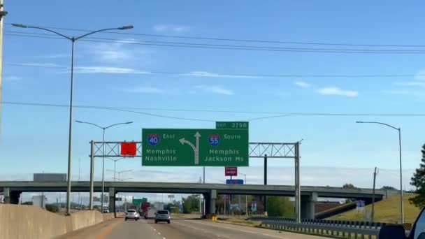 メンフィスとナッシュビルへの高速道路の方向標識 Pov運転によって Memphis Usa 2022年11月06日 — ストック動画