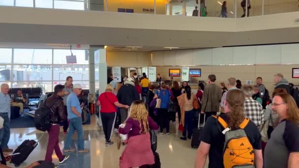 Посадка Пассажиров Ворот Аэропорта Fort Worth Сша Ноября 2022 Года — стоковое видео