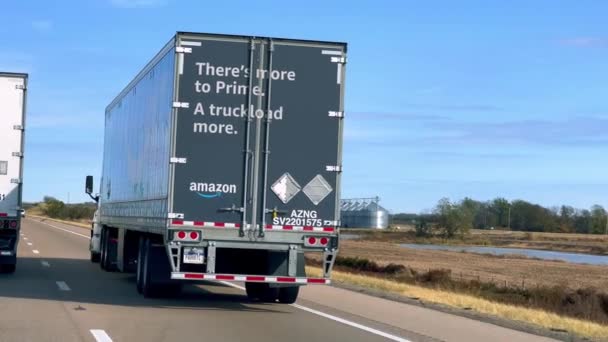 Amazon Prime Camión Carretera Conduciendo Por Una Carretera Little Rock — Vídeos de Stock