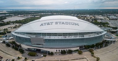 Dallas Cowboys 'un evi olan Arlington' daki AT ve T Stadyumu - hava manzaralı - DOS, TEXAS - 30 Ekim 2022