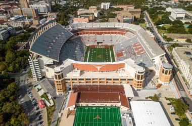 Darrell K Royal-Texas Memorial Stadyumu - Austin 'deki Longhorns Futbol Takımı' nın evi - hava manzarası - AUSTIN, TEXAS - 1 Kasım 2022