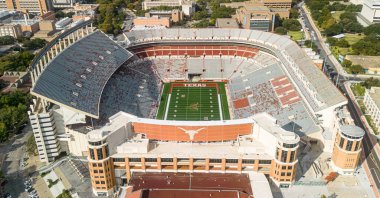 Darrell K Royal-Texas Memorial Stadyumu - Austin 'deki Longhorns Futbol Takımı' nın evi - hava manzarası - AUSTIN, TEXAS - 1 Kasım 2022