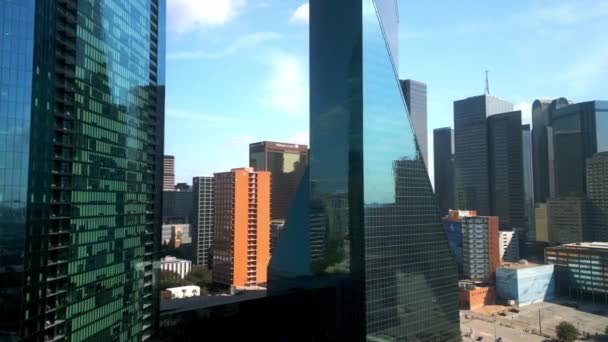ダウンタウンの素晴らしいオフィスビルダラスドローンショット ダラス テキサス州 11月9 2022 — ストック動画