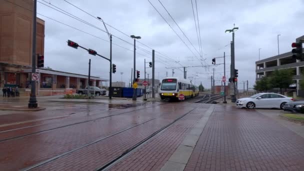 Straßenbahn Dallas Stadtzentrum Straßenbahn Dallas Texas Oktober 2022 — Stockvideo