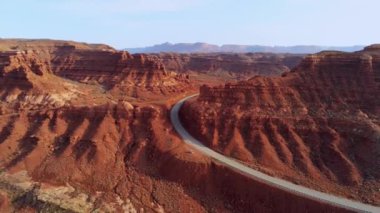 Kanyon arazilerinin güzel manzarası ve Arizona 'daki çöl - hava manzarası