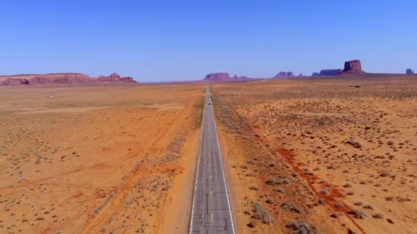 穿过亚利桑那州沙漠的孤独的道路 空中风景 — 图库视频影像