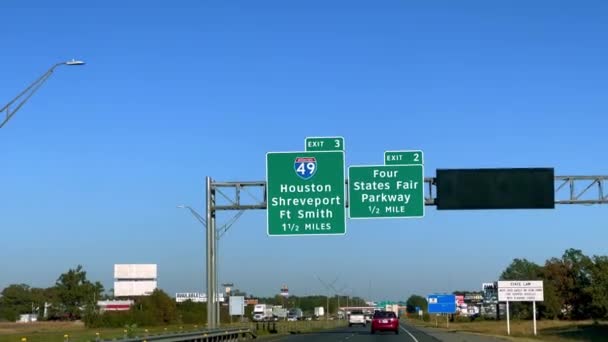 Směr Značky Dálnici Shreveportu Houston Texas Pov Jízdy Kolem Little — Stock video