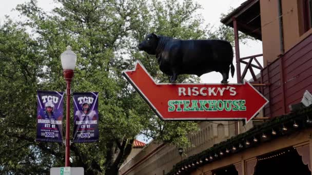 Risckys Steakhouse Στο Fort Worth Stockyards Στην Ιστορική Περιοχή Fort — Αρχείο Βίντεο