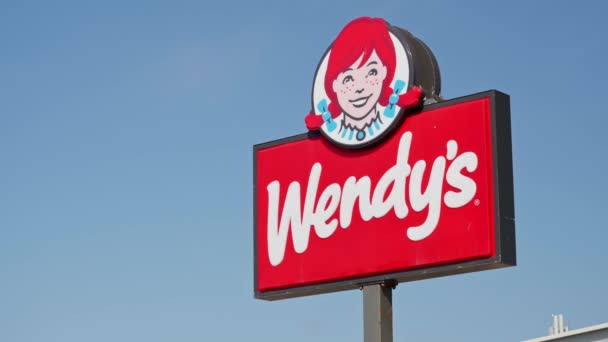 Wendys Fast Food Restaurant Galveston Texas 2022 — Stock video
