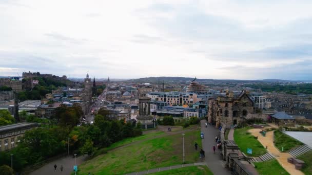 Vuelo Desde Calton Hill Sobre Ciudad Edimburgo Glasgow Reino Unido — Vídeo de stock