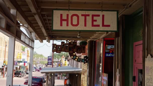 Små Hotell Vid Fort Worth Stockyards Den Historiska Stadsdelen Fort — Stockvideo