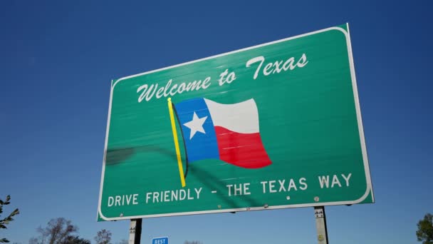 高速道路のテキサス通り標識へようこそ Caddo Lake Texas 2022年11月5日 — ストック動画