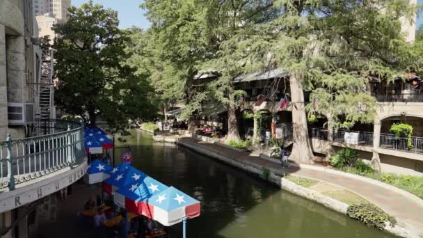圣安东尼奥著名的河道是一个受欢迎的地方 圣安东尼奥 Texas 2022年11月1日 — 图库视频影像