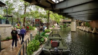 San Antonio 'daki ünlü sahil yürüyüşü popüler bir yerdir - SAN ANTONIO, TEXAS - Kasım 01, 2022