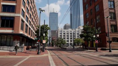 Dallas 'ın tarihi bölgesinde tramvay rayları - Dallas, TEXAS - 30 Ekim 2022