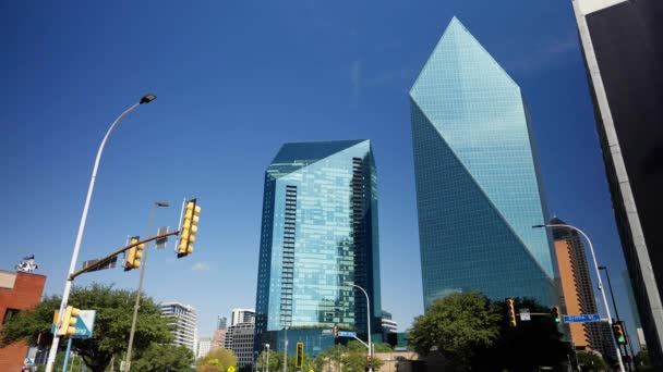 Moderne Amli Fontein Place Gebouwen Het Centrum Van Dallas Dallas — Stockvideo