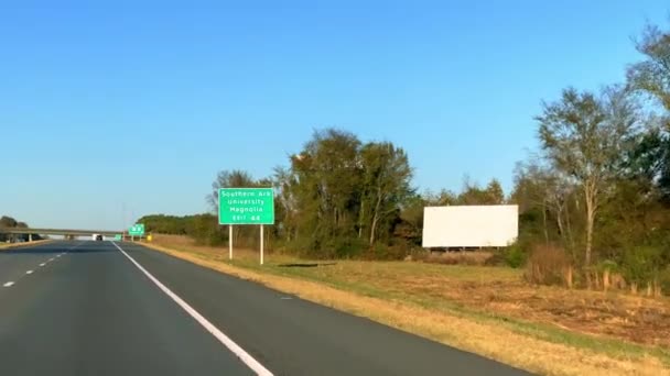 Riktningsskyltar Motorvägen Till Southern Ark University Magnolia Little Rock Usa — Stockvideo