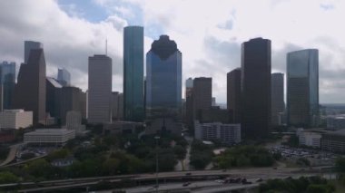 Houston Teksas silueti sisli bir günde - HOUSTON, TEXAS - Kasım 01, 2022