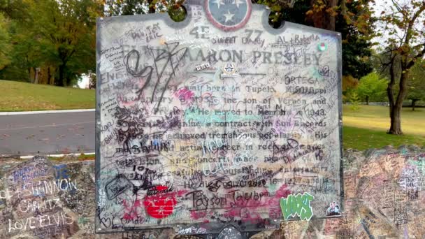Muro Che Circonda Graceland Memphis Pieno Scritti Fan Elvis Presley — Video Stock