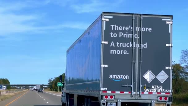 Amazon Prime Camión Carretera Conduciendo Por Una Carretera Little Rock — Vídeos de Stock