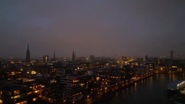 Geceleri Hamburg Almanya üzerindeki hava manzarası - seyahat fotoğrafçılığı