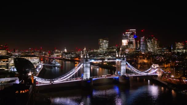 London Tower Bridge Und City London Bei Nacht Erstaunliche Luftaufnahme — Stockvideo