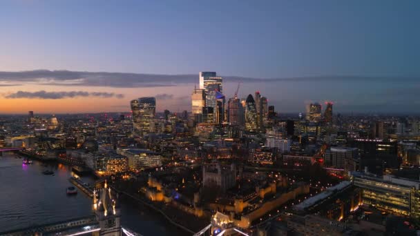 从高空摄影看伦敦和塔桥美丽的夜景 — 图库视频影像