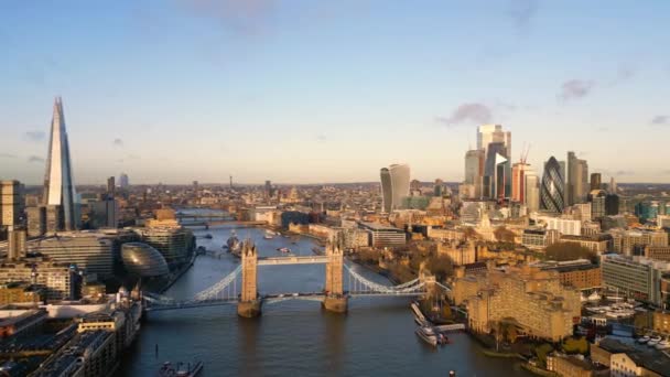 Klasszikus Létrehozása Lövés London Felett Egy Napsütéses Napon Utazási Fotózás — Stock videók