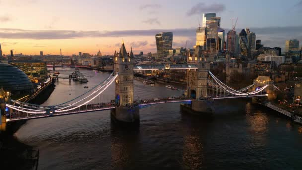 Típica Vista Nocturna Sobre Londres Tower Bridge Metraje Aéreo Fotografía — Vídeos de Stock
