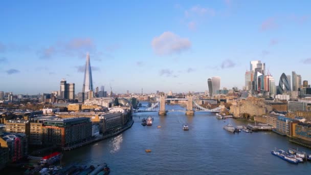 伦敦城市上空典型的空中景观 塔桥和泰晤士河 旅行摄影 — 图库视频影像