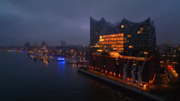 Elbphilharmonie Hamburg Bei Nacht Erstaunlicher Drohnenschuss Hamburg Stadt Dezember 2022 — Stockvideo