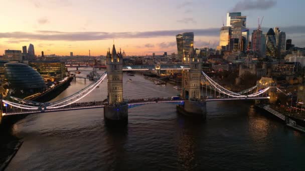 Thames Nehri Tower Köprüsü Ile Londra Akşamları Inanılmaz Bir Hava — Stok video