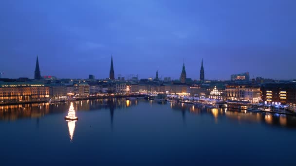 クリスマスの夜にハンブルクの美しい街の中心部 旅行写真 — ストック動画