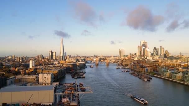 Vista Aérea Típica Ciudad Londres Con Tower Bridge Río Támesis — Vídeos de Stock