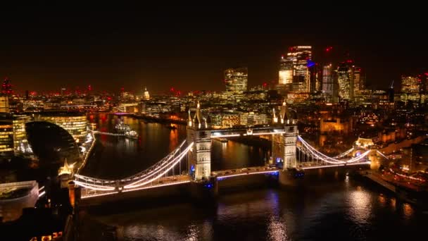 Vista Aérea Sobre Iluminado Tower Bridge Londres Por Noche Fotografía — Vídeos de Stock