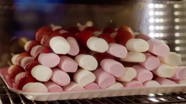 Strawberries Marshmallows Spit Ready Eat Travel Photography — Stock Video