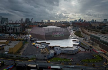 Londra 'daki ABBA Arena - konser salonu üzerindeki hava manzarası - LONDON, BİRLİK KINGDOM - 20 Aralık 2022