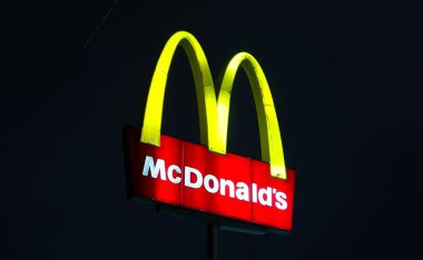 Akşamları McDonalds Fast Food Restoranı - Dallas, TEXAS - 30 Ekim 2022