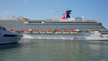 Galveston 'daki Carnival Breeze Gemi Gemisi - GALVESTON, TEXAS - Kasım 03, 2022