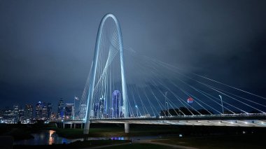Dallas Teksas 'taki Margaret Hunt Tepesi Köprüsü - 30 Ekim 2022 - Dallas, TEXAS
